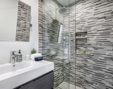 6410 Lindenhurst Avenue - Photo Thumbnail 23