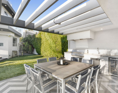 6410 Lindenhurst Avenue - Photo Thumbnail 32