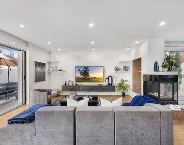 6410 Lindenhurst Avenue - Photo Thumbnail 7