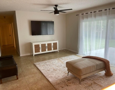 187 Auburn Drive - Photo Thumbnail 2