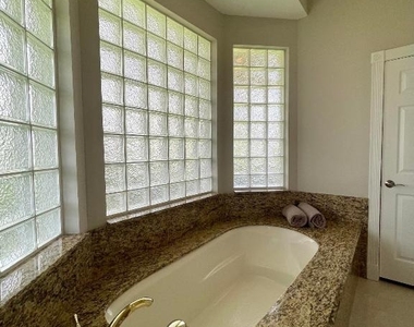 15590 Hawker Lane - Photo Thumbnail 5