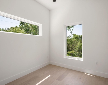 2609 Davis Ln - Photo Thumbnail 23