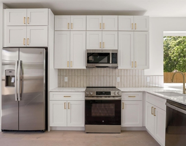 2609 Davis Ln - Photo Thumbnail 7