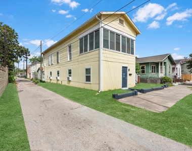 1811 39th Street - Photo Thumbnail 1