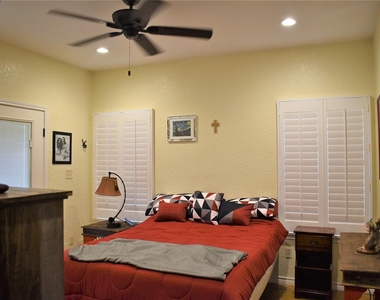 412 Pecan Street - Photo Thumbnail 17