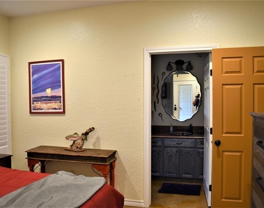 412 Pecan Street - Photo Thumbnail 16