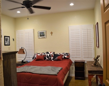412 Pecan Street - Photo Thumbnail 26
