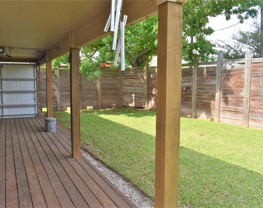 412 Pecan Street - Photo Thumbnail 23