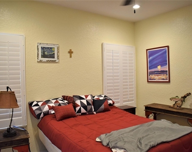 412 Pecan Street - Photo Thumbnail 15