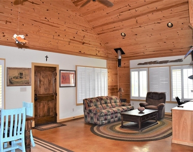 412 Pecan Street - Photo Thumbnail 30