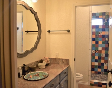 412 Pecan Street - Photo Thumbnail 13