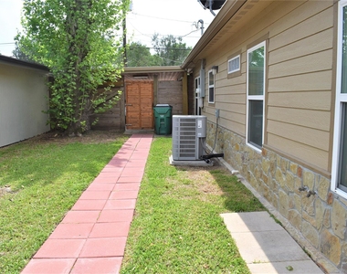 412 Pecan Street - Photo Thumbnail 24