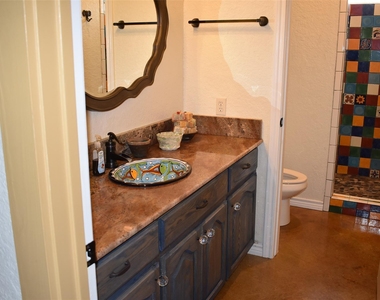 412 Pecan Street - Photo Thumbnail 14