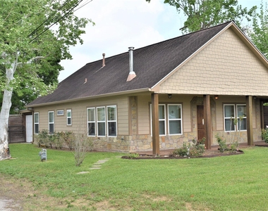 412 Pecan Street - Photo Thumbnail 3