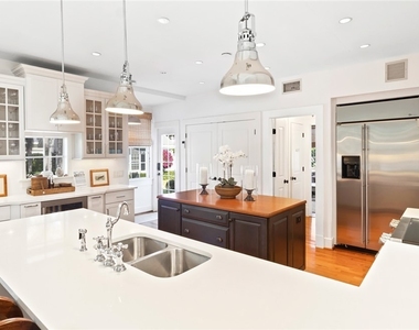 187 Broad Avenue S - Photo Thumbnail 6