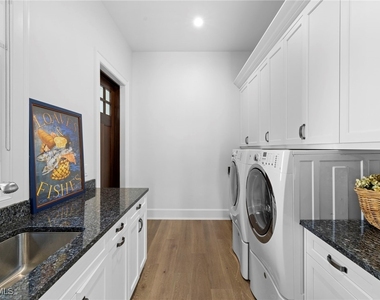 2961 Sanborn Avenue - Photo Thumbnail 13