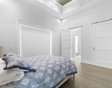 2961 Sanborn Avenue - Photo Thumbnail 25