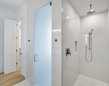 2515 Royal Palm Court - Photo Thumbnail 17