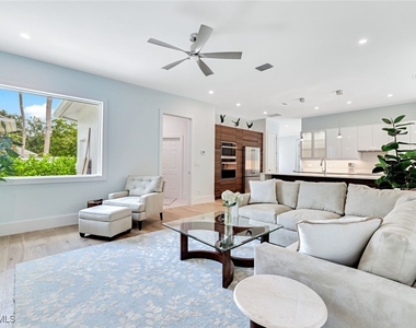 2515 Royal Palm Court - Photo Thumbnail 4