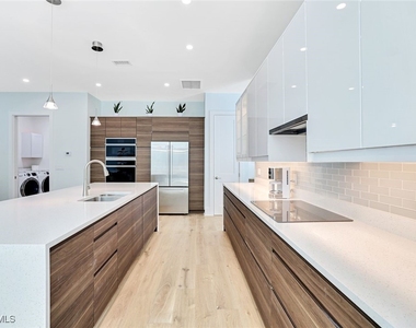 2515 Royal Palm Court - Photo Thumbnail 11