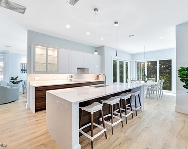 2515 Royal Palm Court - Photo Thumbnail 8