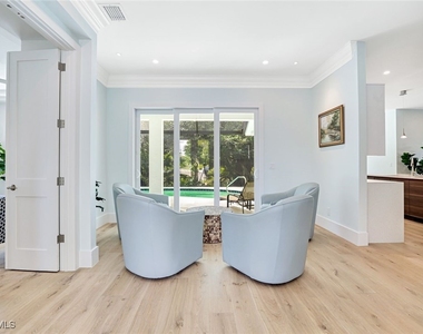 2515 Royal Palm Court - Photo Thumbnail 2