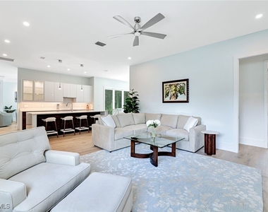 2515 Royal Palm Court - Photo Thumbnail 6