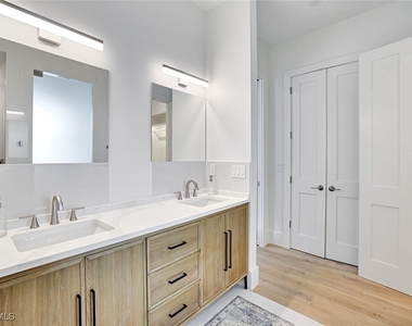 2515 Royal Palm Court - Photo Thumbnail 18