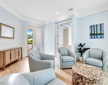 2515 Royal Palm Court - Photo Thumbnail 3