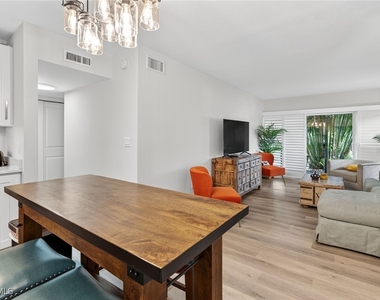 1215 Edington Place - Photo Thumbnail 18