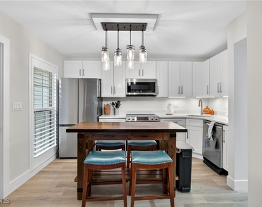 1215 Edington Place - Photo Thumbnail 20