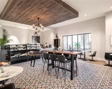9402 Pocida Court - Photo Thumbnail 31