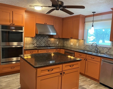 9614 Greenwillow Street - Photo Thumbnail 11