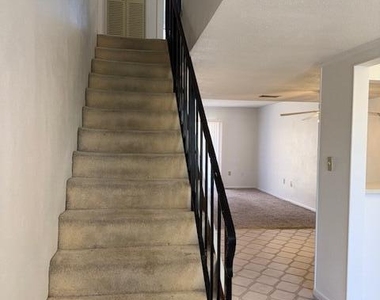 2511 Country Club Drive - Photo Thumbnail 7