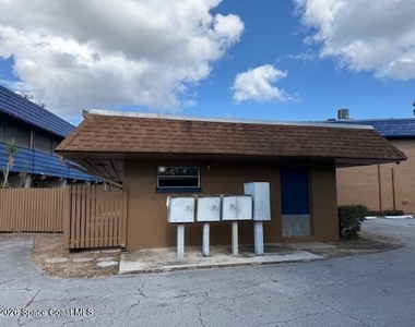 2511 Country Club Drive - Photo Thumbnail 21