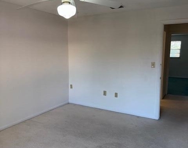 2511 Country Club Drive - Photo Thumbnail 14
