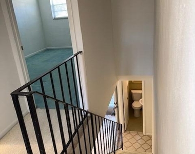 2511 Country Club Drive - Photo Thumbnail 8