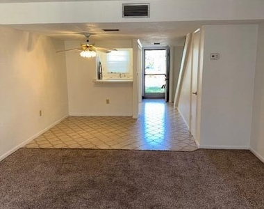 2511 Country Club Drive - Photo Thumbnail 5