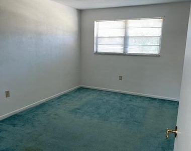 2511 Country Club Drive - Photo Thumbnail 11