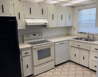 2511 Country Club Drive - Photo Thumbnail 2