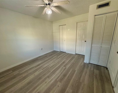 9013 Westchester Circle - Photo Thumbnail 13