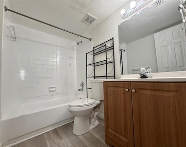 9013 Westchester Circle - Photo Thumbnail 11