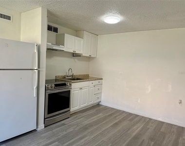 9013 Westchester Circle - Photo Thumbnail 5