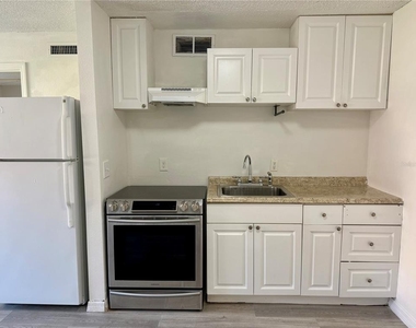 9013 Westchester Circle - Photo Thumbnail 6
