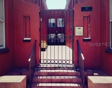 111 S Newport Avenue - Photo Thumbnail 1