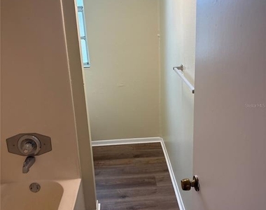 111 S Newport Avenue - Photo Thumbnail 6