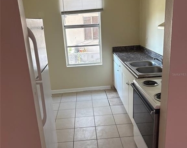 111 S Newport Avenue - Photo Thumbnail 4