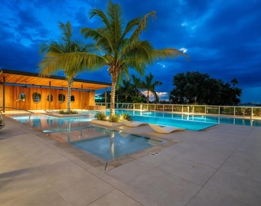 1020 Sunset Point Road - Photo Thumbnail 9