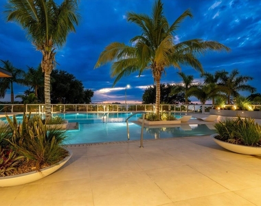 1020 Sunset Point Road - Photo Thumbnail 23