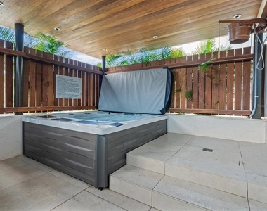 1020 Sunset Point Road - Photo Thumbnail 38